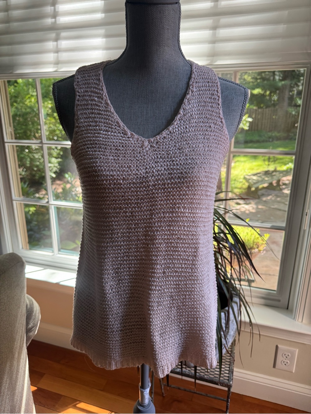 BEAR DANCE light pink crocheted sleeveless top